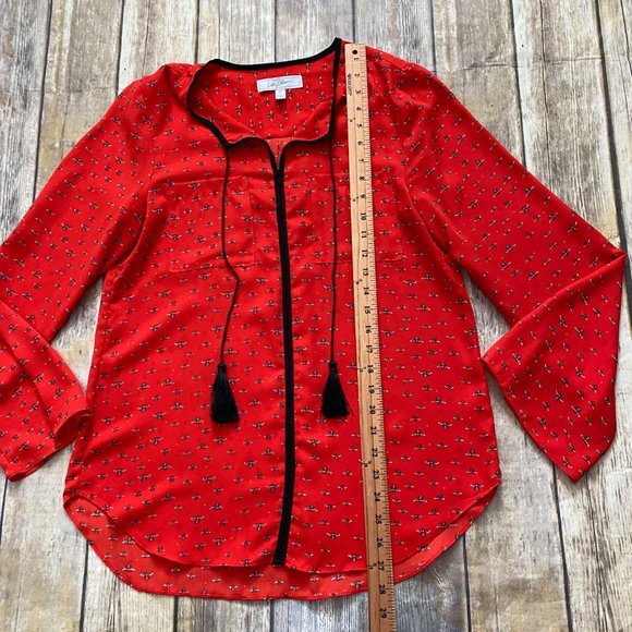 Libby Edelman Red Bumblebee Split Neck Tassel Popover Blouse - Picture 6 of 10